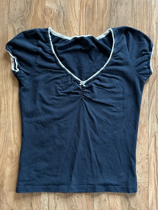 Brandy Melville Tops - Brandy Melville lace trim top